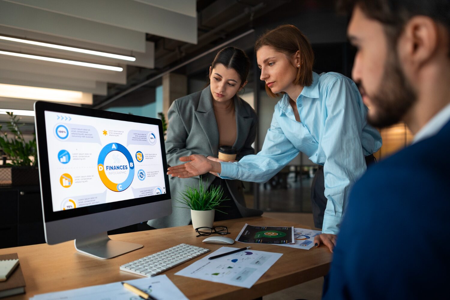 Experienced Marketing Contractor vs. Fractional CMO
